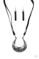 Paparazzi Majorly Moonstruck Necklace Black