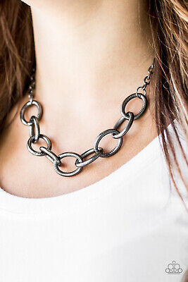 Paparazzi Boldly Bronx Necklace Black